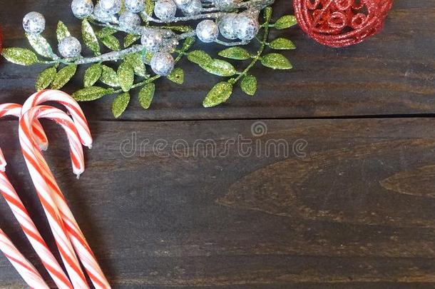圣诞节布置和木制的背景.