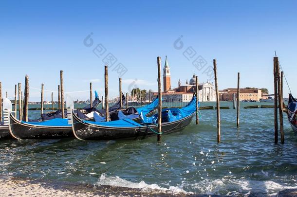 狭长小船采用宏大的频道,威尼斯,意大利