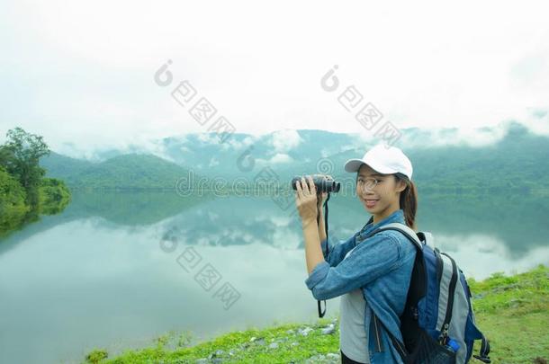 ThaiAirwaysInternational泰航国际冒险活动女孩幸福的和佃户租种的土地双筒望远镜