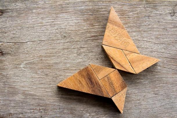 木制的七巧板使迷惑采用fly采用g蝴蝶形状