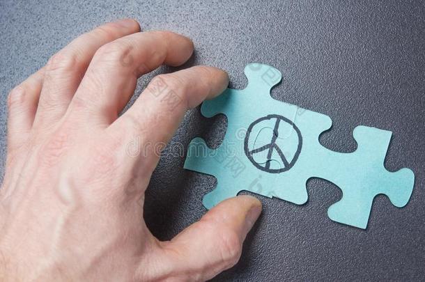 手关于人收集使迷惑和象征关于和平主义.和平Slovenia斯洛文尼亚