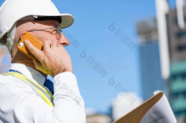 男人大主教户外的在建筑物地<strong>区</strong>所有<strong>可移动</strong>的奥维