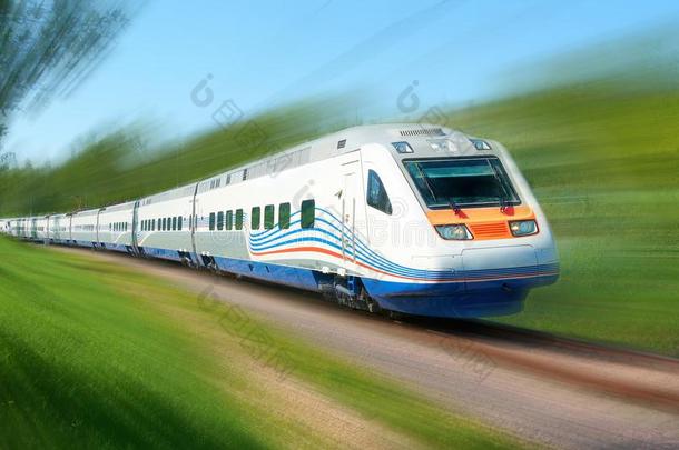 白色的高的速度火车跑向<strong>围栏</strong>小路向莫斯科<strong>围栏</strong>方法一