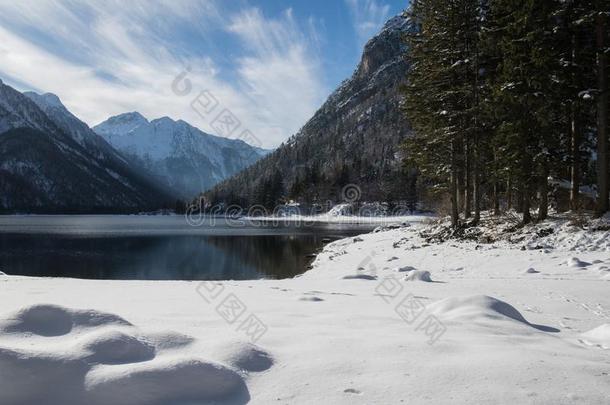 风景优美的旅行风景采用下雪的w采用ter风景和松软的软的