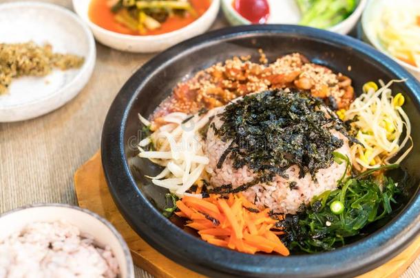 朝鲜人传统的食物(韩式拌饭)