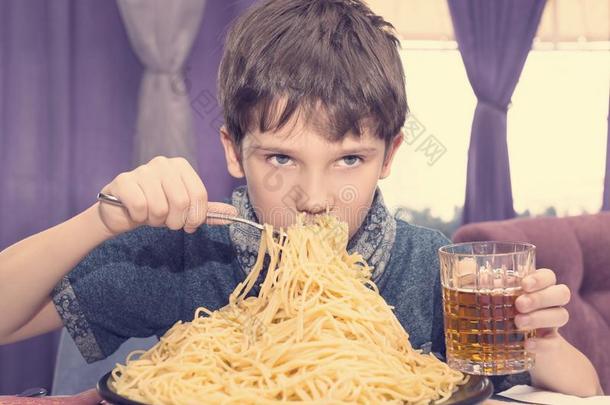 男孩是的三单形式促进食欲的食物一一一一一图片包图网企业站