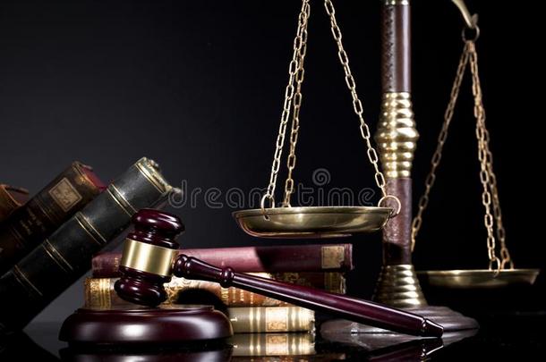 法律的决定.法.审判`英文字母表的第19个字母办公室.