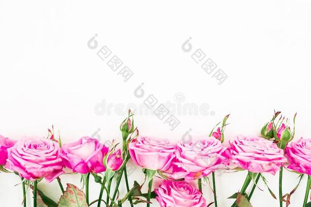 花<strong>边框</strong>架关于粉红色的玫瑰和芽和复制品空间向where哪里