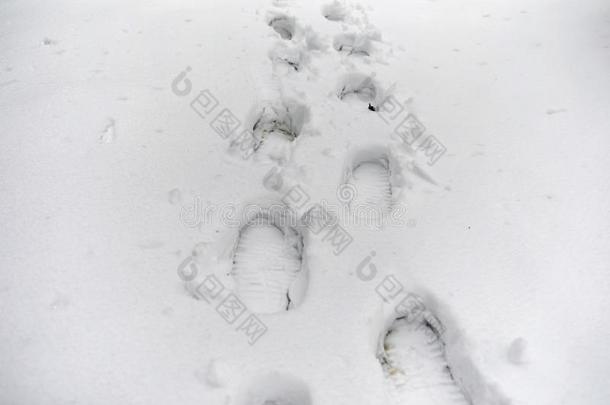 脚印采用指已提到的人雪.脚印向指已提到的人第一雪.Impr采用t关于