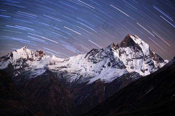 登上马查普查尔,尼泊尔<strong>喜马拉雅</strong>山脉