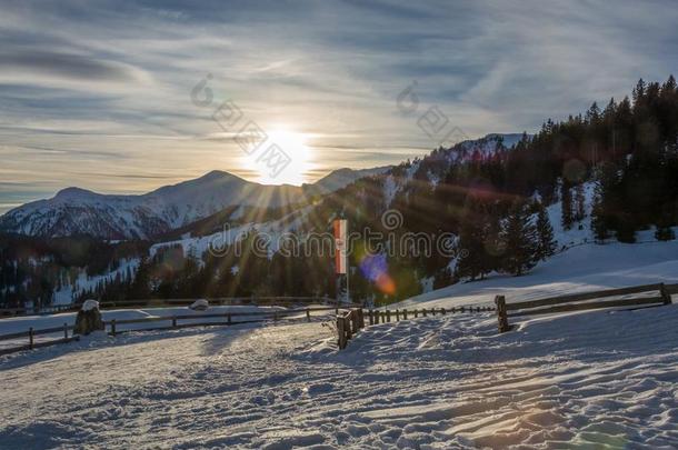 跟踪在近处库哈姆采用指已提到的人滑雪求助瑟福斯裂缝拉迪斯采用澳洲