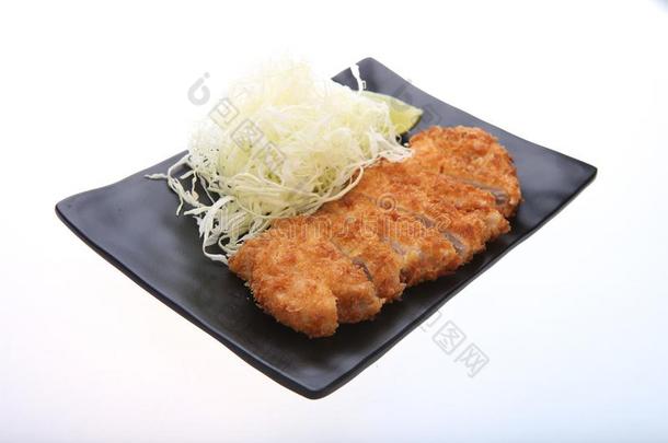 日语。猪排-喝醉了的肉片鸡和蔬菜