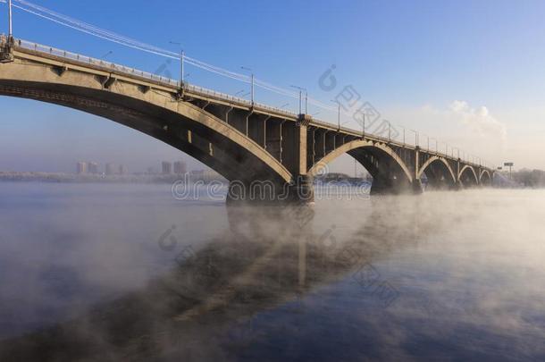 城市风光照片和一一rch桥commun一l采用Kr一snoy一rsk城市