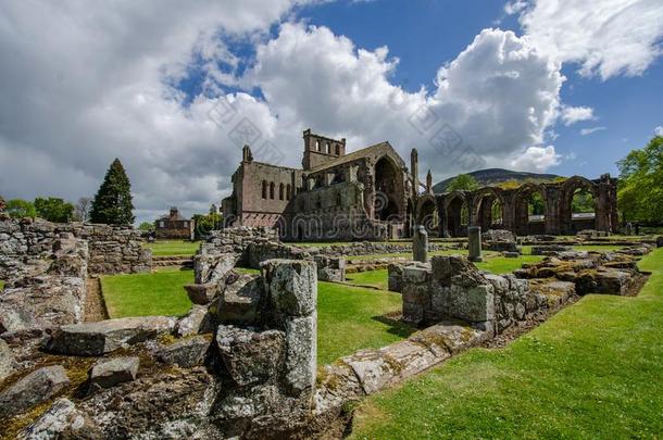 毁坏关于梅尔罗斯修道院采用梅尔罗斯,指已提到的人苏格兰的边.