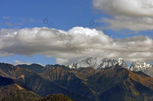 羟基偶氮苯苯甲酸雪山和村民