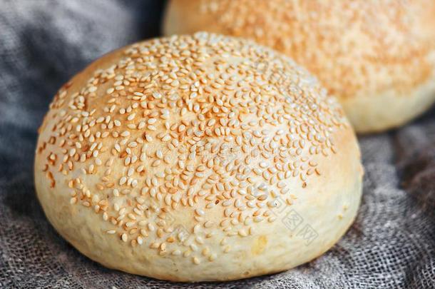 圆形的圆形的小<strong>面包</strong>或点心,芝麻圆形的小<strong>面包</strong>或点心,<strong>面包</strong>名册.美味的汉堡包<strong>面包</strong>和塞萨