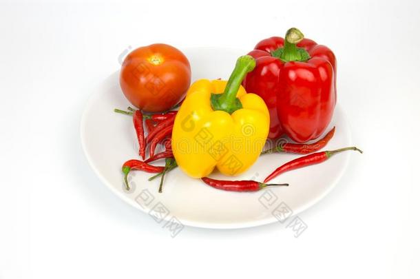 红辣椒红辣椒黄色的红辣椒红色的红辣椒和番茄向一白色的