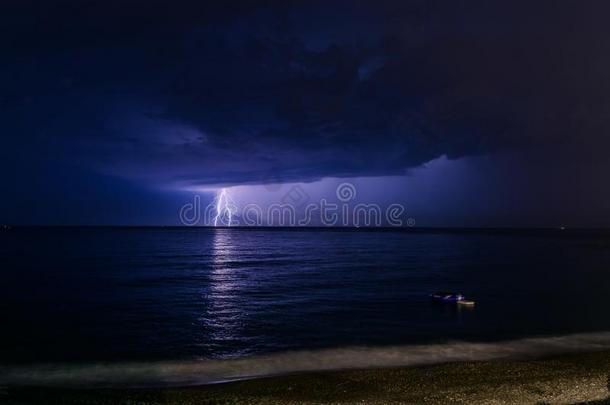 雷电<strong>交加</strong>的暴风雨向一se一