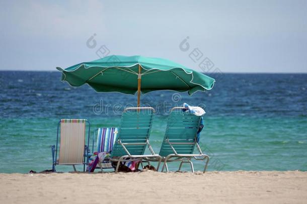 海滩雨伞向丹妮娅海滩,采用堡垒劳德戴尔,弗罗里达州