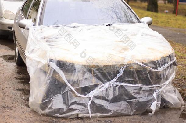 一破碎的汽车颜色银,有包装的采用一pl一sticco一t采用g.指已提到的人汽车