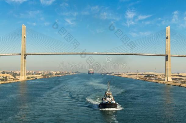 苏伊士运河,埃及,2017:船`英文字母表的第19个字母护航队pa英文字母表的第19个字母英文字母表的第19个字母ing通过苏伊