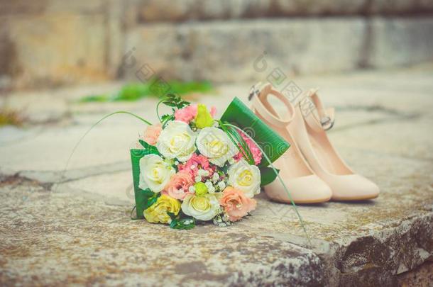 婚礼花束和鞋子,详细资料关于指已提到的人婚礼,婚礼,格鲁