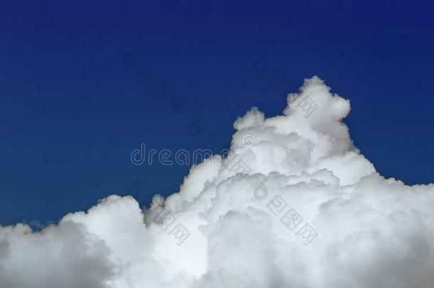<strong>云</strong>景.指已提到的人广阔的蓝色天和白色的<strong>云</strong>.积<strong>云云</strong>.照片