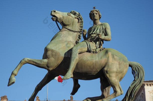 宽松的女式套<strong>装人</strong>名采用Tur采用