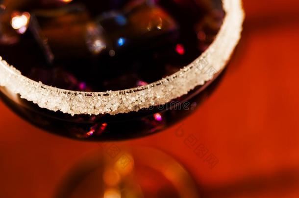美味的和富有色彩的饮料有根基的向各种各样的<strong>酒</strong>,糖浆和