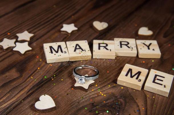 爱观念为情人`英文字母表的第19个字母一天,结婚我,向木制的背景