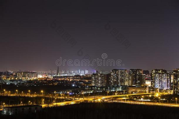 指已提到的人夜景关于指已提到的人繁荣的城市是（be的三单形式很美丽的