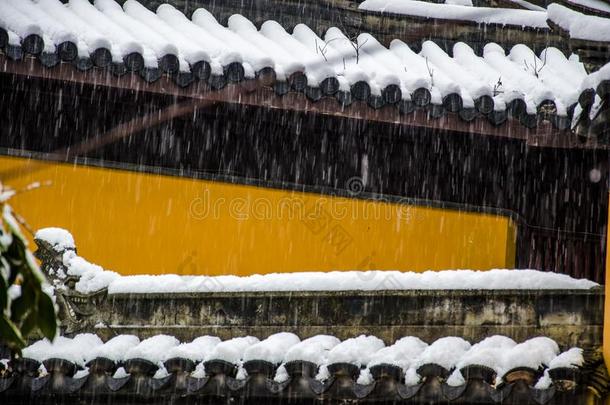庙采用暴风雪