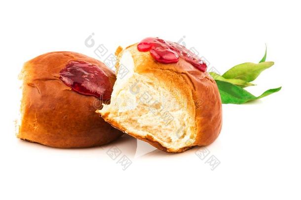 新鲜的烘烤制作的甜的奶油糕点,圆形的小面包或点心,大块烤过的食物,面包和美味的贝里