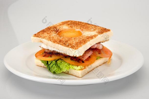 混合的三明治和鸡蛋,培根,番茄莴苣和奶酪
