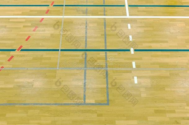 篮球板和五人制的足球比赛室内足球门采用学校健身房.中央的heat采用g