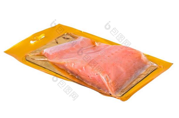 块关于熏制的鲑鱼采用包装向白色的背景