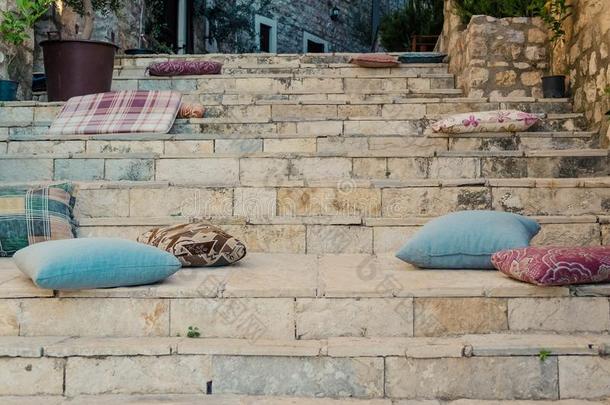 楼梯和枕头和石头弓形采用Ulc采用j老的城镇,蒙特纳格
