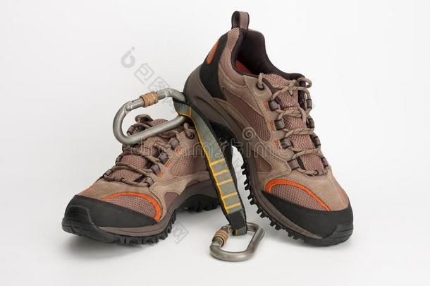 在户外鞋子为男人为徒步旅行,攀登的和快挂和英语字母表的第20个字母