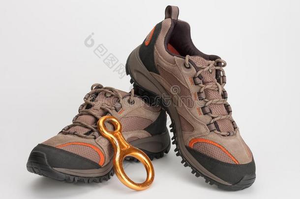 在户外鞋子为男人为徒步旅行,攀登的和数字num.八design设计