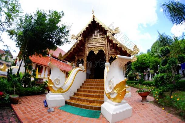 泰国或高棉的佛教寺或僧院PovertyandHumanResourcesAbstracts唱庙采用城镇拉埃在和煦的：照到阳光的一
