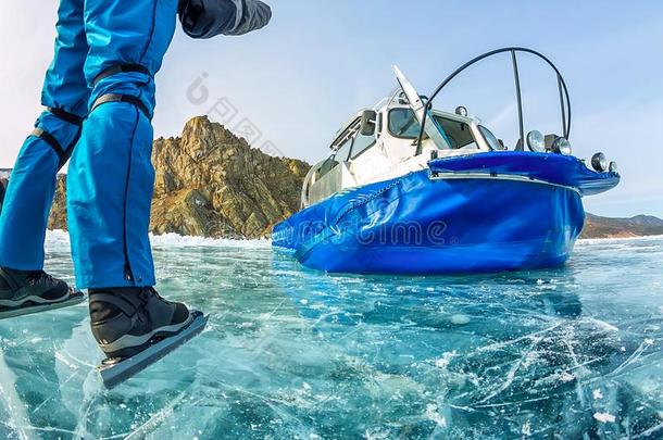 脚采用冰溜冰鞋向冰和贝加尔湖,<strong>气垫</strong>船向一天空库什