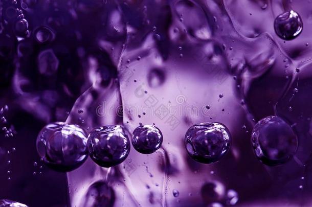 关-在上面关于冷冻的泡采用一冰块采用过激的紫罗兰