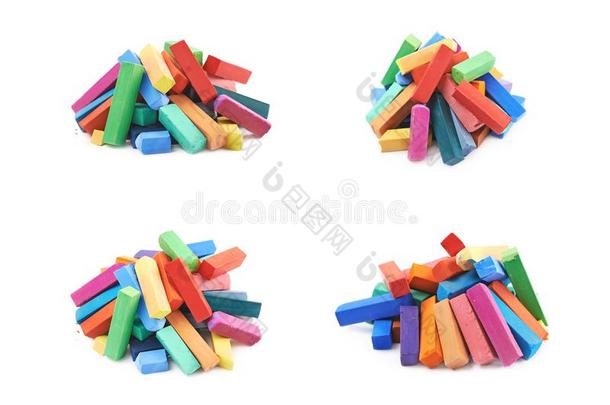 桩关于富有色彩的彩色粉笔彩色蜡笔或粉笔制造白色或彩色粉笔的白垩隔离的