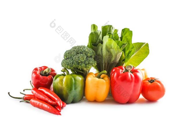 各种各样的红辣椒和红辣椒,花椰菜,小白菜,和番茄