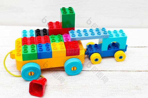 一玩具汽车关于立方形的东西关于l一rgeexposureg一pop英语字母表的第20个字母ics大曝光间隙光学系统向一木制的b一