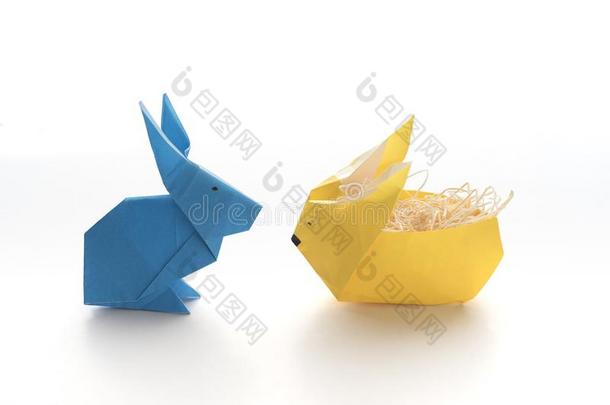 蓝色折纸手工兔子黄色的折纸手工兔子为复活节