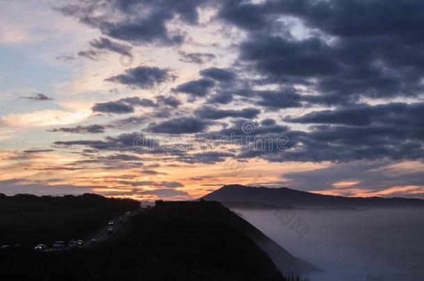 风景优美的风景看法采用日落向临海的路在旁边在大西洋里的crewmanopticalalignmentsight机组<strong>乘务员</strong>视力矫正