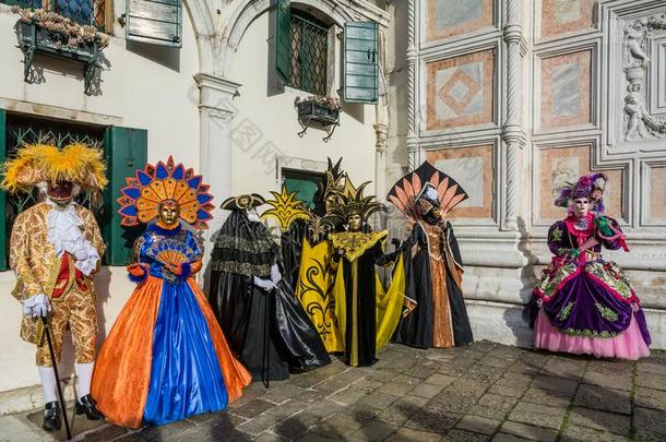 狂欢节面具采用威尼斯.指已提到的人狂欢节关于威尼斯是（be的三单形式一一nnu一lfestival节日
