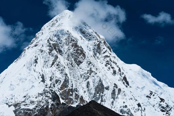 普莫里和卡拉帕塔山采用<strong>喜马拉雅</strong>山脉