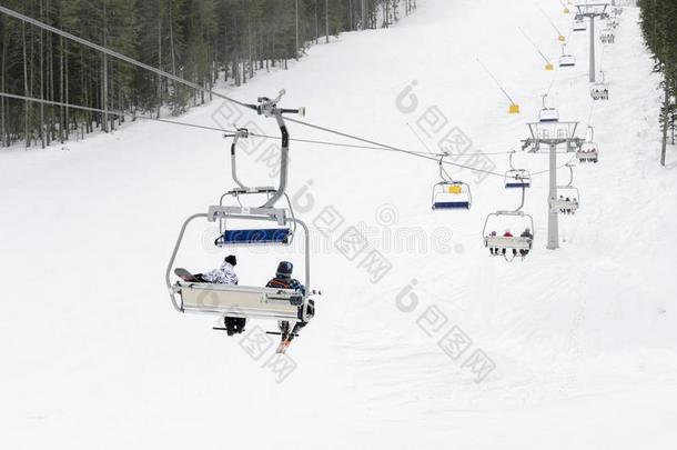 索道和椅子电梯采用driv采用g在滑雪求助